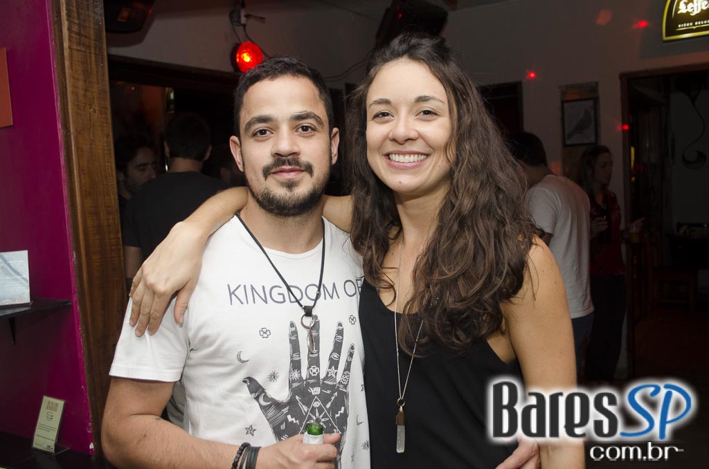 Garrafas Bar recebeu show do Grupo Turma do Porão que animou a quinta Garrafas Bar recebeu show do Grupo Turma do Porão que animou a quinta