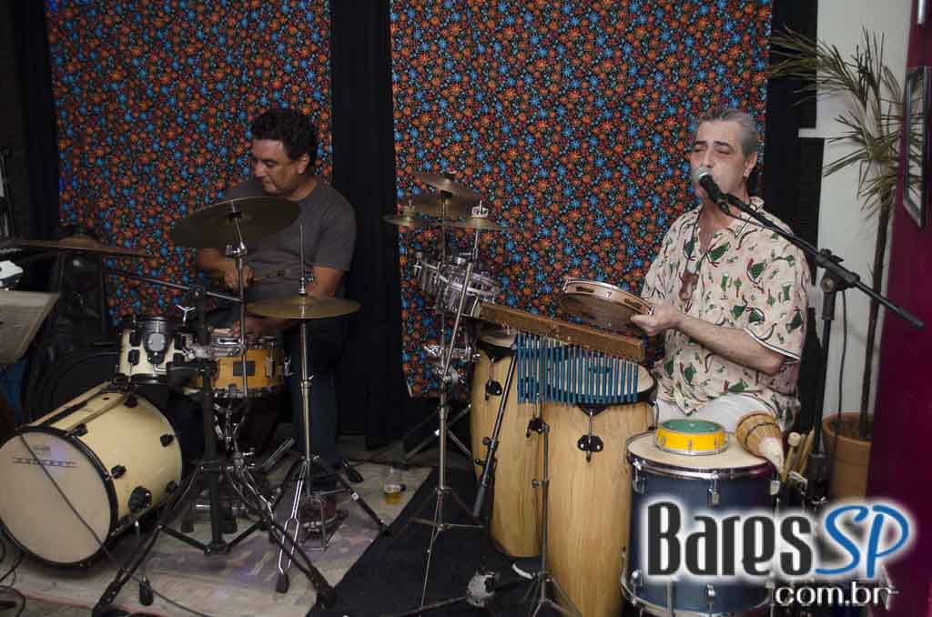Garrafas Bar recebeu show do Grupo Turma do Porão que animou a quinta Garrafas Bar recebeu show do Grupo Turma do Porão que animou a quinta