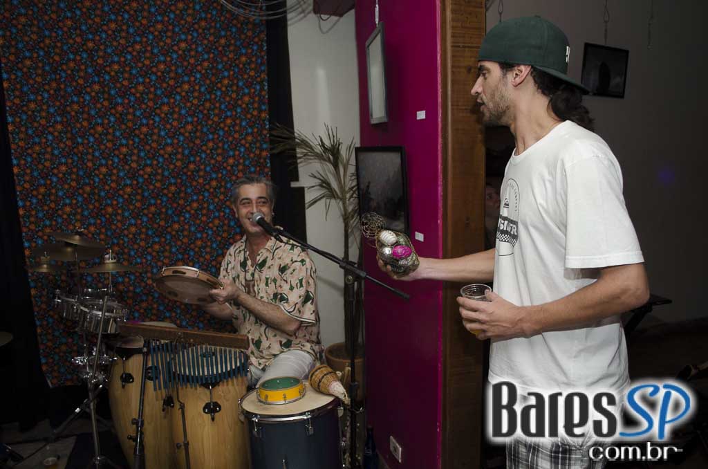 Garrafas Bar recebeu show do Grupo Turma do Porão que animou a quinta Garrafas Bar recebeu show do Grupo Turma do Porão que animou a quinta