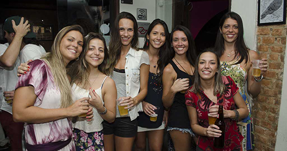 Garrafas Bar recebeu show do Grupo Turma do Porão que animou a quinta