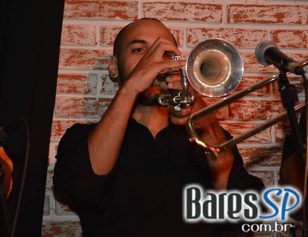 The Orleans recebeu Banda Ambervision que tocou seus sucessos na sexta The Orleans recebeu Banda Ambervision que tocou seus sucessos na sexta