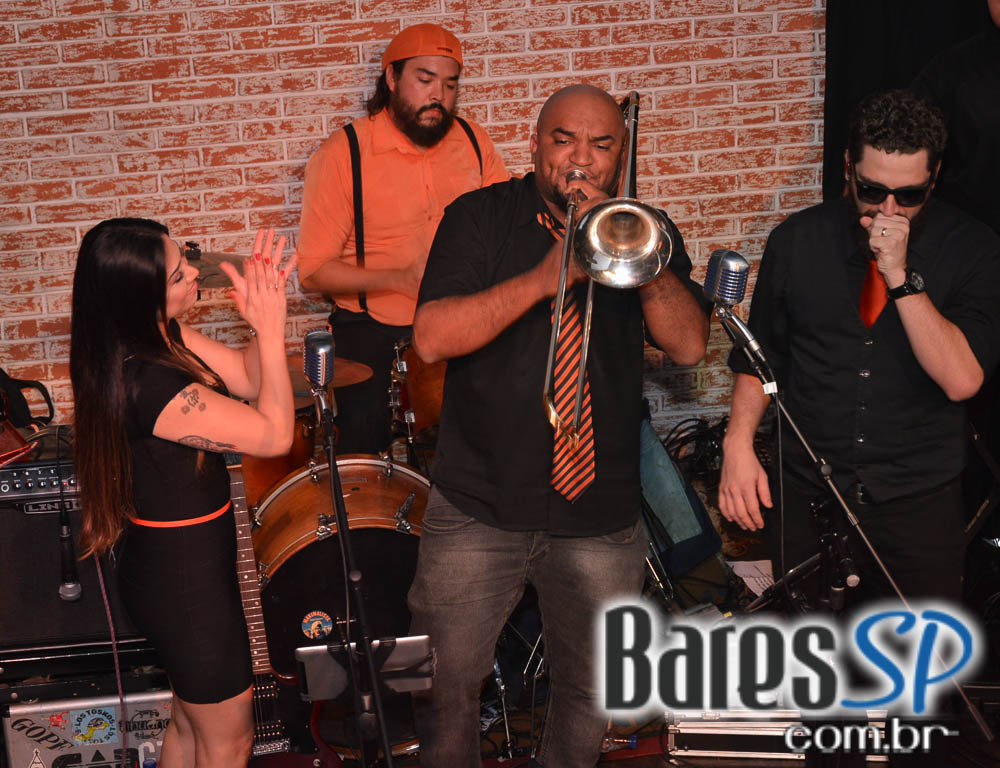 The Orleans recebeu Banda Ambervision que tocou seus sucessos na sexta The Orleans recebeu Banda Ambervision que tocou seus sucessos na sexta