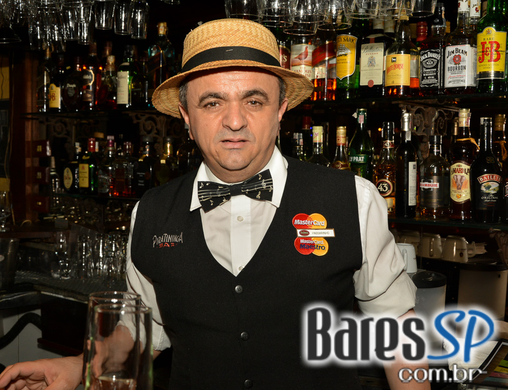 Cantora Thulla Melo embalou o palco do Piratininga Bar com muita música Cantora Thulla Melo embalou o palco do Piratininga Bar com muita música