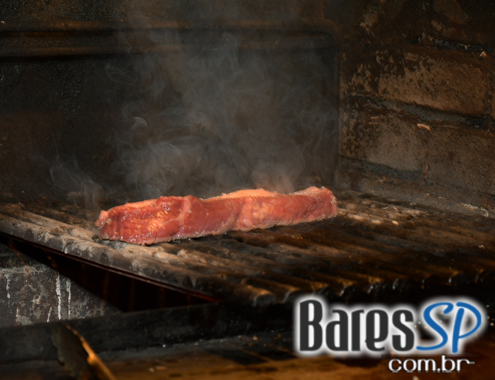 Cantora Thulla Melo embalou o palco do Piratininga Bar com muita música Cantora Thulla Melo embalou o palco do Piratininga Bar com muita música