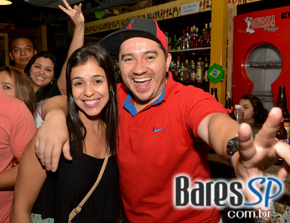 Grupo Fundo de Quintal tocou sucessos da carreira no Favela da Vila Grupo Fundo de Quintal tocou sucessos da carreira no Favela da Vila