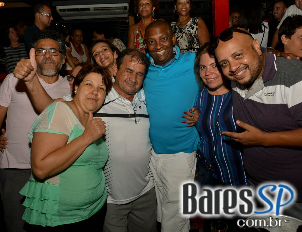 Grupo Fundo de Quintal tocou sucessos da carreira no Favela da Vila Grupo Fundo de Quintal tocou sucessos da carreira no Favela da Vila