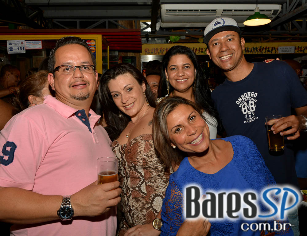 Grupo Fundo de Quintal tocou sucessos da carreira no Favela da Vila Grupo Fundo de Quintal tocou sucessos da carreira no Favela da Vila