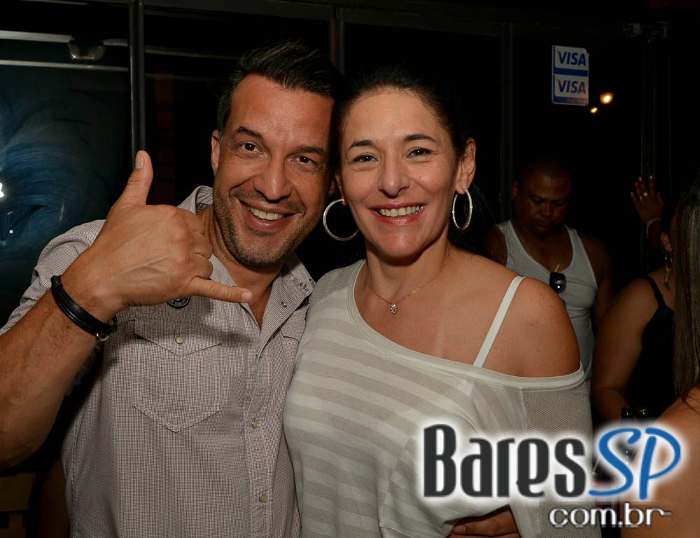 Grupo Fundo de Quintal tocou sucessos da carreira no Favela da Vila Grupo Fundo de Quintal tocou sucessos da carreira no Favela da Vila