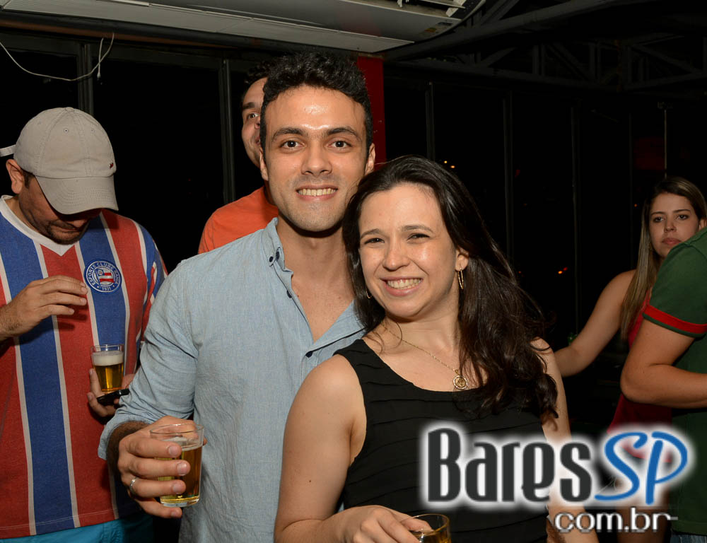 Grupo Fundo de Quintal tocou sucessos da carreira no Favela da Vila Grupo Fundo de Quintal tocou sucessos da carreira no Favela da Vila