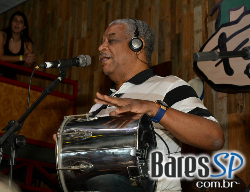 Grupo Fundo de Quintal tocou sucessos da carreira no Favela da Vila Grupo Fundo de Quintal tocou sucessos da carreira no Favela da Vila