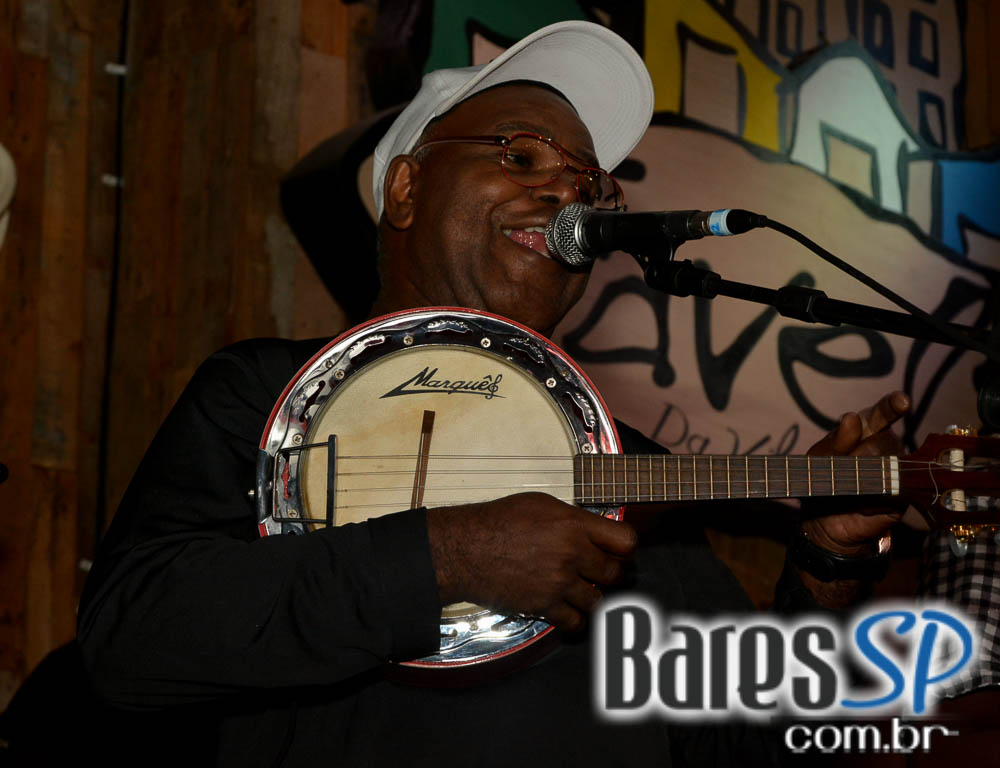 Grupo Fundo de Quintal tocou sucessos da carreira no Favela da Vila Grupo Fundo de Quintal tocou sucessos da carreira no Favela da Vila