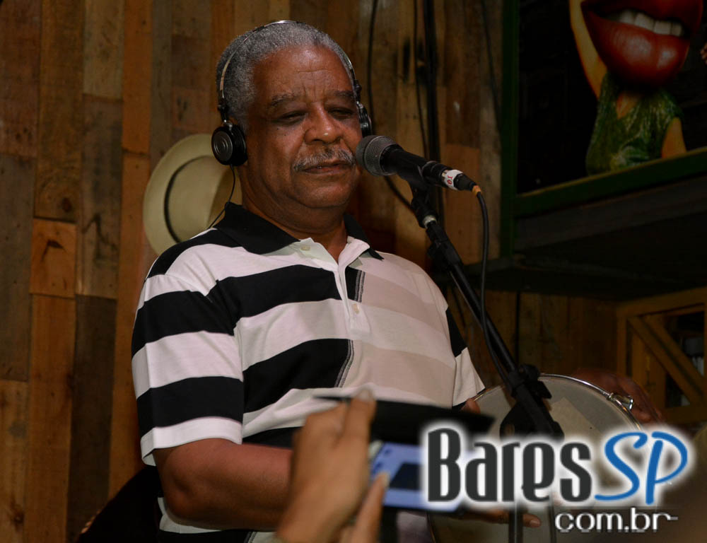 Grupo Fundo de Quintal tocou sucessos da carreira no Favela da Vila Grupo Fundo de Quintal tocou sucessos da carreira no Favela da Vila