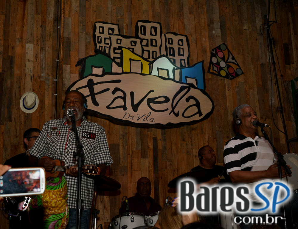 Grupo Fundo de Quintal tocou sucessos da carreira no Favela da Vila Grupo Fundo de Quintal tocou sucessos da carreira no Favela da Vila