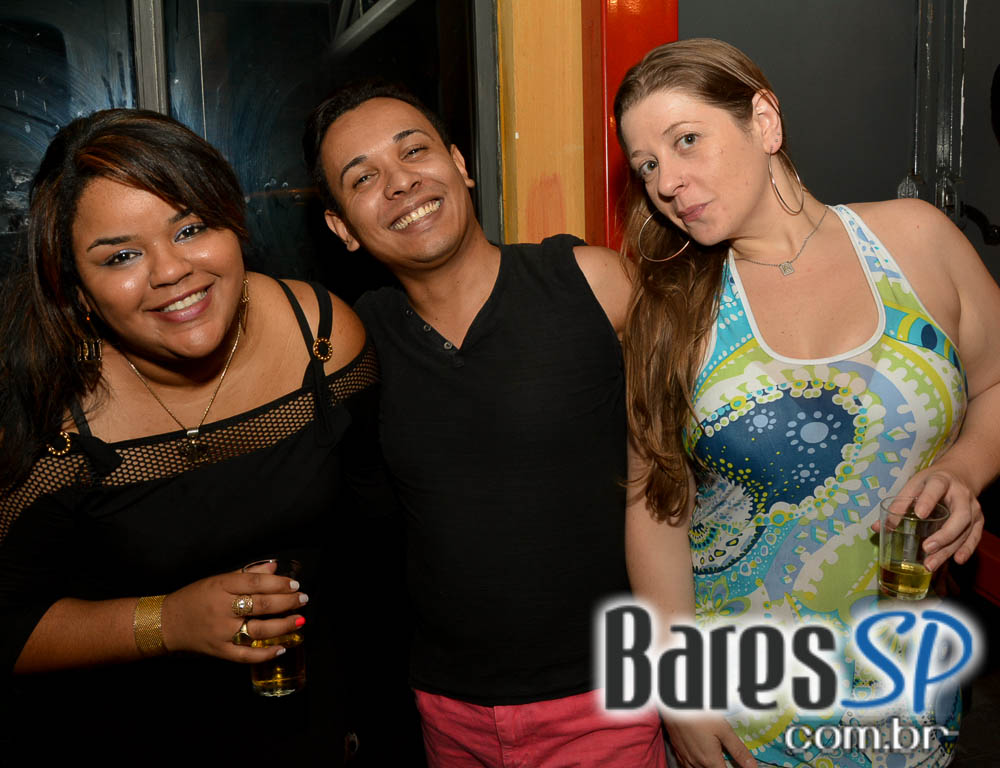 Grupo Fundo de Quintal tocou sucessos da carreira no Favela da Vila Grupo Fundo de Quintal tocou sucessos da carreira no Favela da Vila