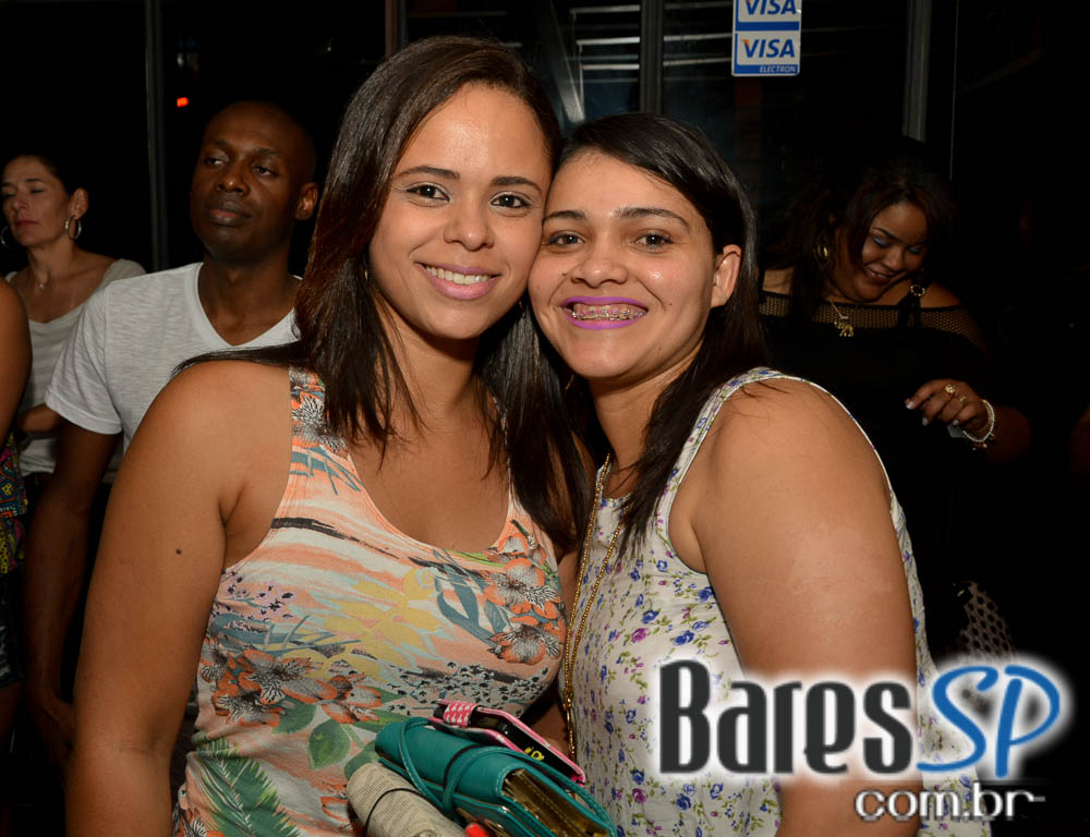 Grupo Fundo de Quintal tocou sucessos da carreira no Favela da Vila Grupo Fundo de Quintal tocou sucessos da carreira no Favela da Vila