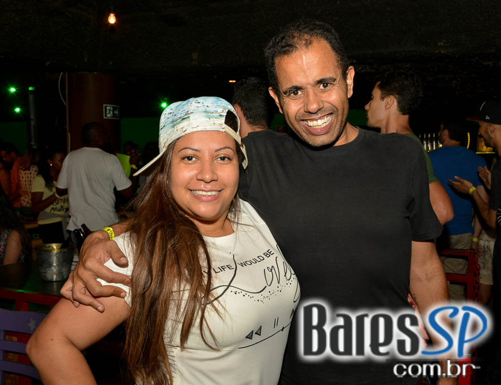 Grupo Fundo de Quintal tocou sucessos da carreira no Favela da Vila Grupo Fundo de Quintal tocou sucessos da carreira no Favela da Vila