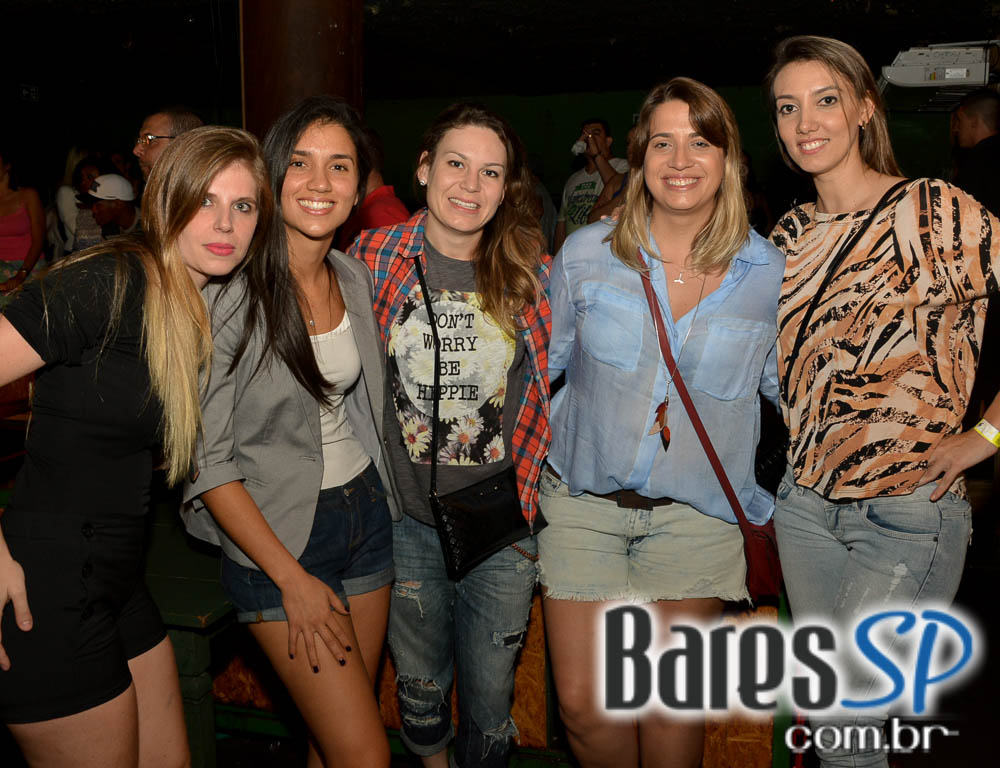 Grupo Fundo de Quintal tocou sucessos da carreira no Favela da Vila Grupo Fundo de Quintal tocou sucessos da carreira no Favela da Vila