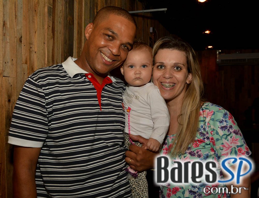 Grupo Fundo de Quintal tocou sucessos da carreira no Favela da Vila Grupo Fundo de Quintal tocou sucessos da carreira no Favela da Vila