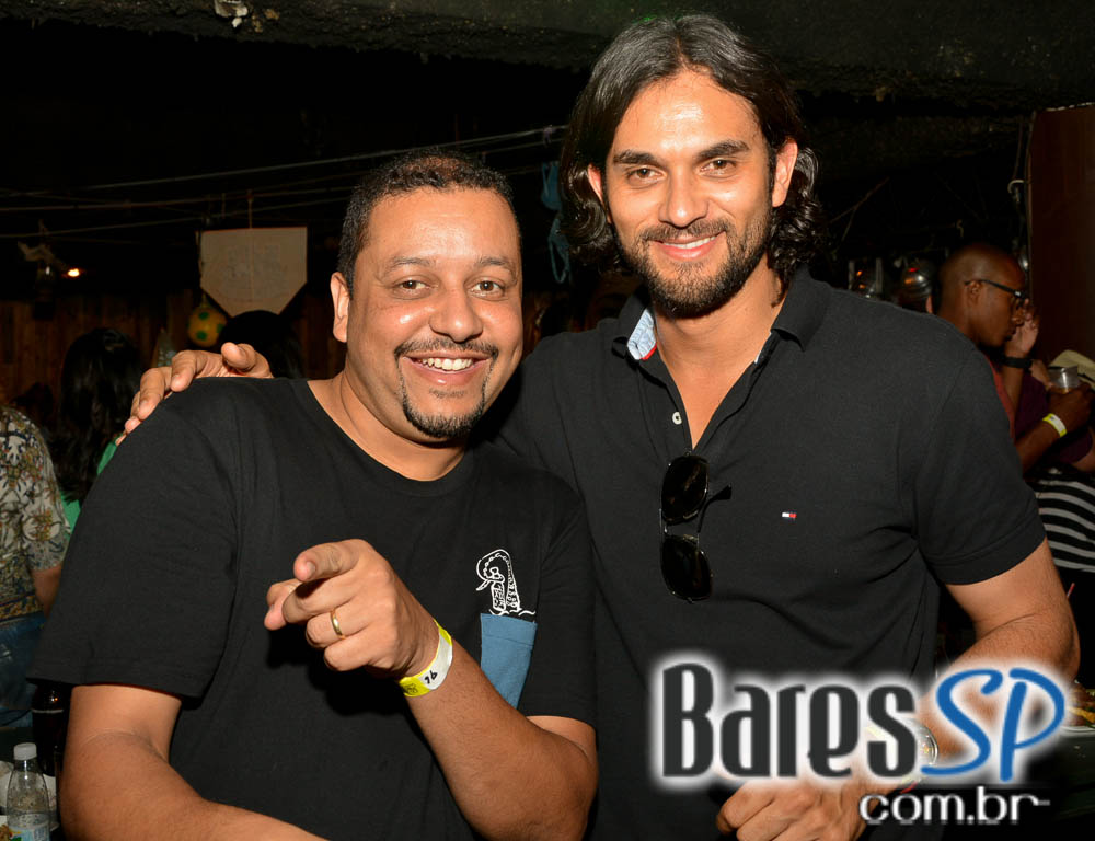 Grupo Fundo de Quintal tocou sucessos da carreira no Favela da Vila Grupo Fundo de Quintal tocou sucessos da carreira no Favela da Vila