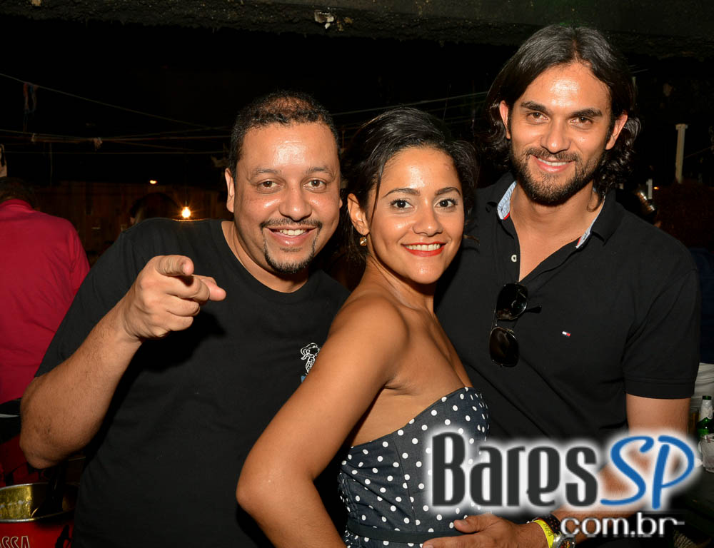 Grupo Fundo de Quintal tocou sucessos da carreira no Favela da Vila Grupo Fundo de Quintal tocou sucessos da carreira no Favela da Vila