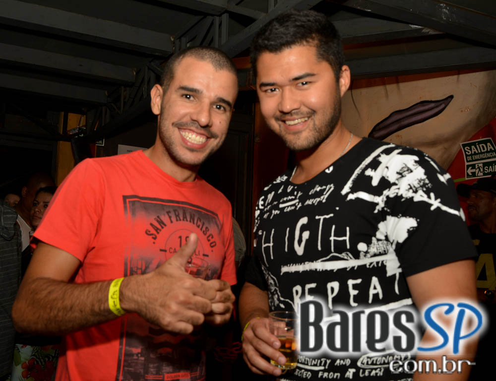 Grupo Fundo de Quintal tocou sucessos da carreira no Favela da Vila Grupo Fundo de Quintal tocou sucessos da carreira no Favela da Vila