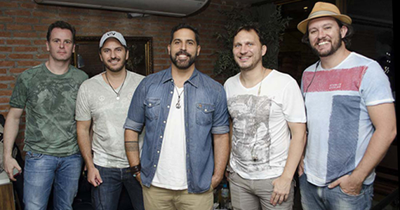 Grupo Inimigos da HP e convidados animaram a noite do Vila Seu Justino