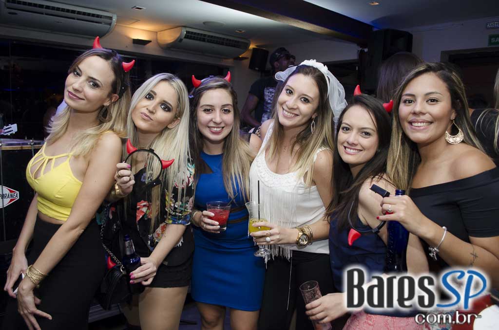 Grupo Pixote cantou sucessos no palco do Blá Bar na quinta feira Grupo Pixote cantou sucessos no palco do Blá Bar na quinta feira