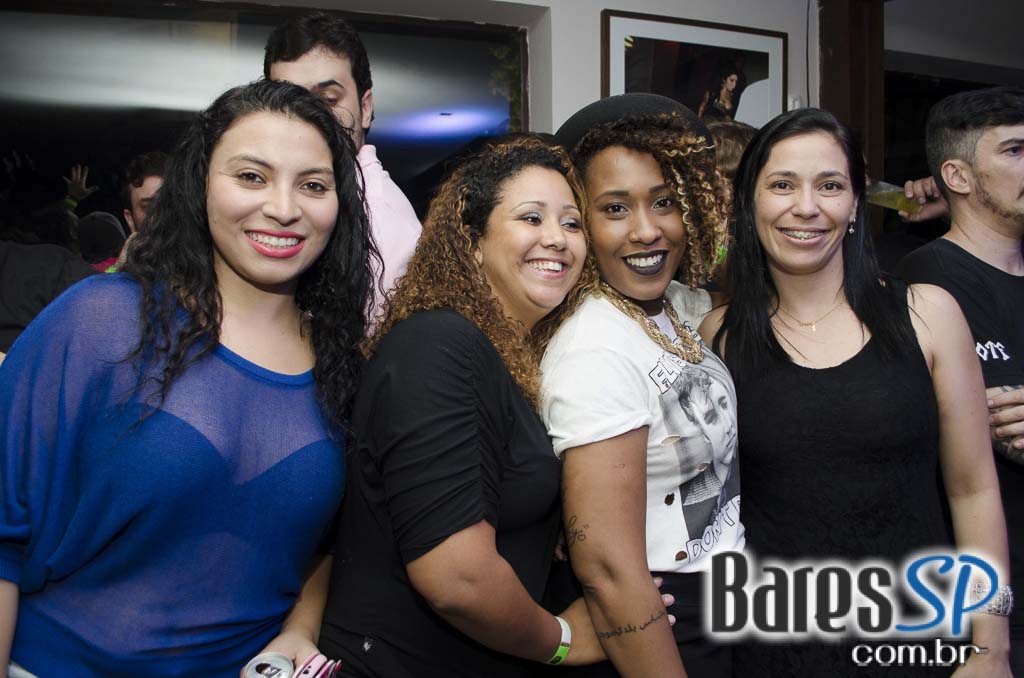 Grupo Pixote cantou sucessos no palco do Blá Bar na quinta feira Grupo Pixote cantou sucessos no palco do Blá Bar na quinta feira