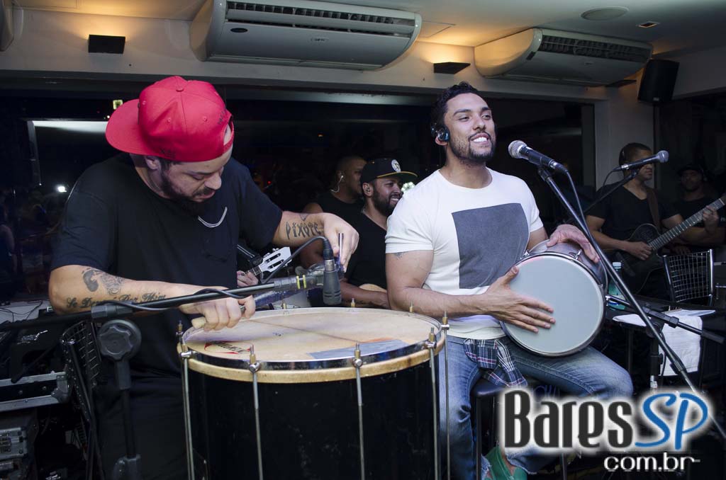 Grupo Pixote cantou sucessos no palco do Blá Bar na quinta feira Grupo Pixote cantou sucessos no palco do Blá Bar na quinta feira
