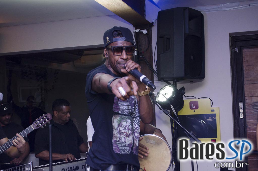 Grupo Pixote cantou sucessos no palco do Blá Bar na quinta feira Grupo Pixote cantou sucessos no palco do Blá Bar na quinta feira