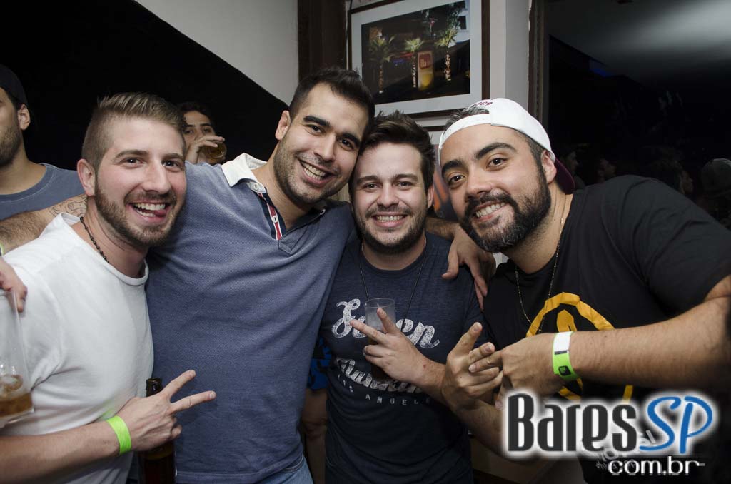 Grupo Pixote cantou sucessos no palco do Blá Bar na quinta feira Grupo Pixote cantou sucessos no palco do Blá Bar na quinta feira