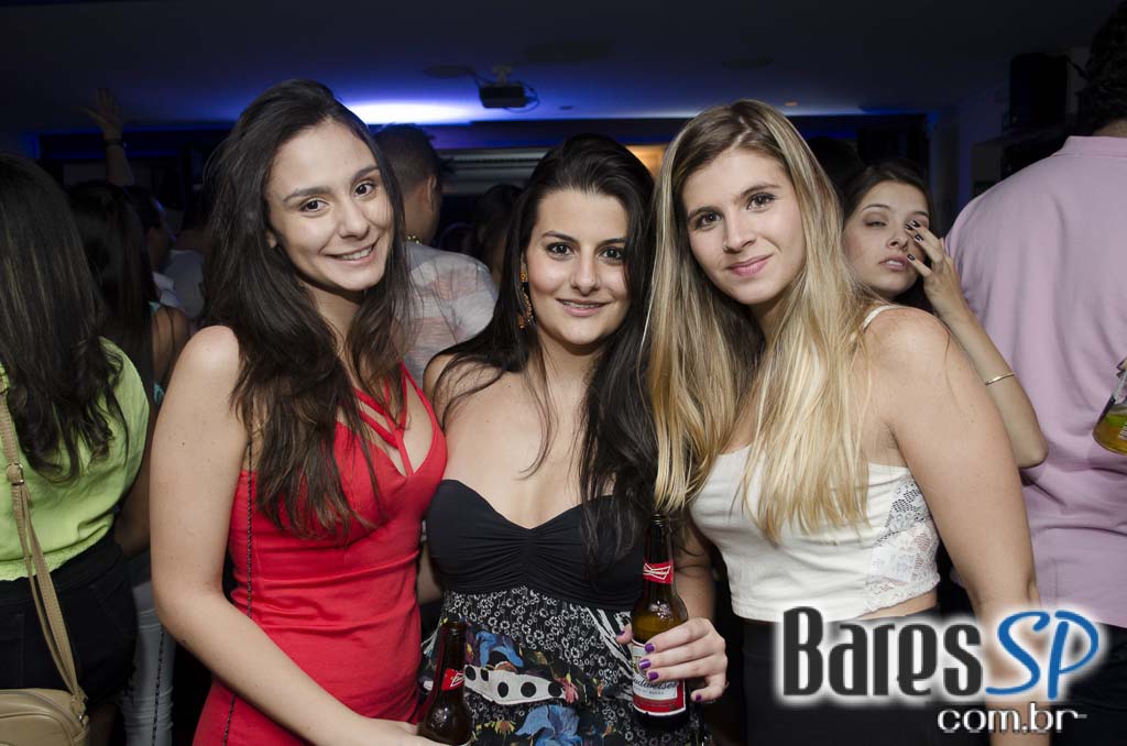 Grupo Pixote cantou sucessos no palco do Blá Bar na quinta feira Grupo Pixote cantou sucessos no palco do Blá Bar na quinta feira