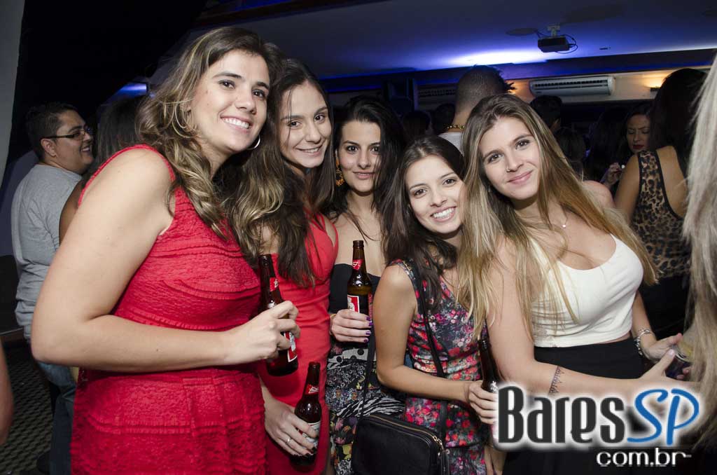 Grupo Pixote cantou sucessos no palco do Blá Bar na quinta feira Grupo Pixote cantou sucessos no palco do Blá Bar na quinta feira