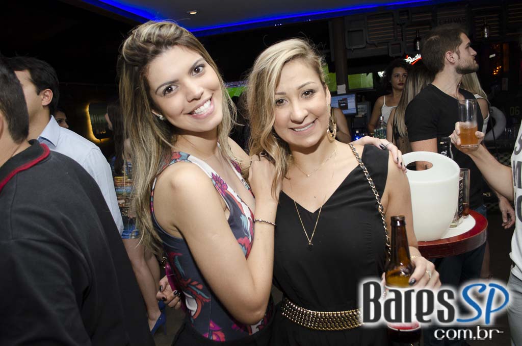 Grupo Pixote cantou sucessos no palco do Blá Bar na quinta feira Grupo Pixote cantou sucessos no palco do Blá Bar na quinta feira