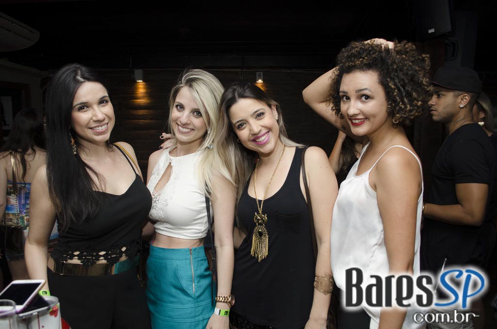 Grupo Pixote cantou sucessos no palco do Blá Bar na quinta feira Grupo Pixote cantou sucessos no palco do Blá Bar na quinta feira