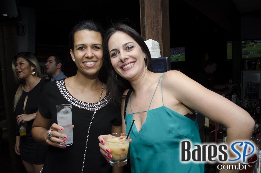 Grupo Pixote cantou sucessos no palco do Blá Bar na quinta feira Grupo Pixote cantou sucessos no palco do Blá Bar na quinta feira