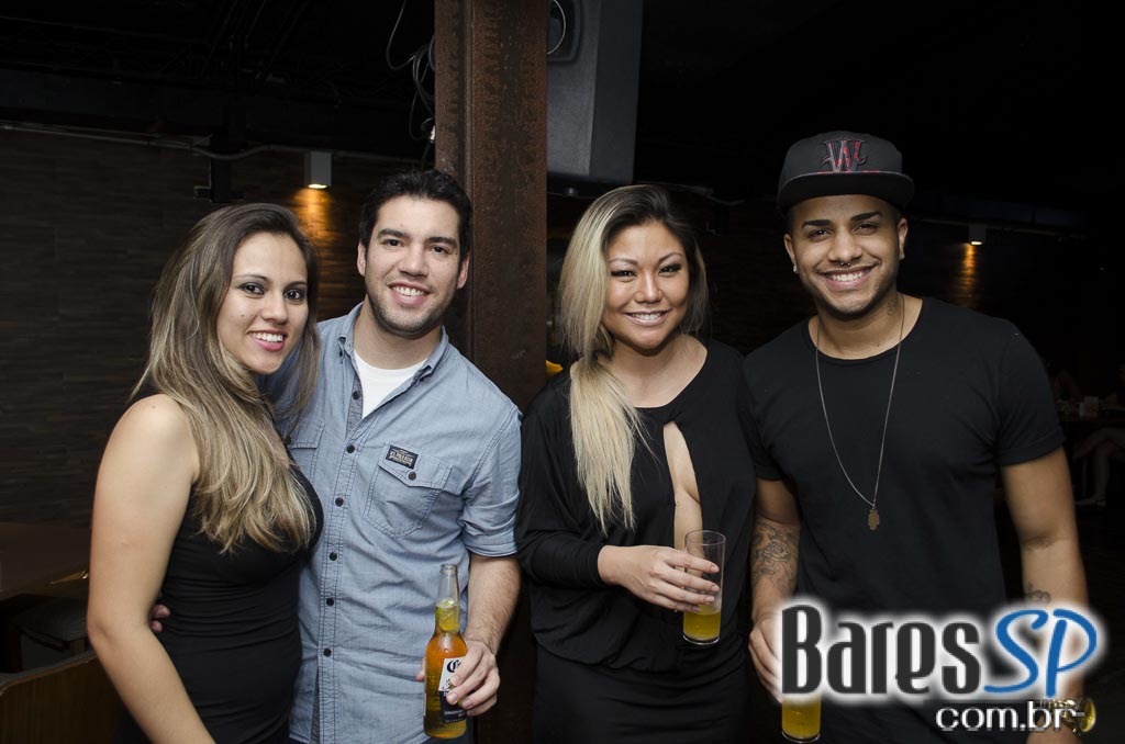 Grupo Pixote cantou sucessos no palco do Blá Bar na quinta feira Grupo Pixote cantou sucessos no palco do Blá Bar na quinta feira