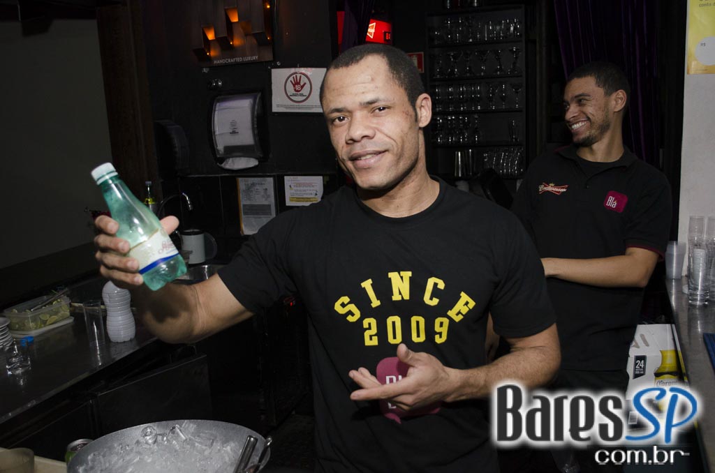 Grupo Pixote cantou sucessos no palco do Blá Bar na quinta feira Grupo Pixote cantou sucessos no palco do Blá Bar na quinta feira