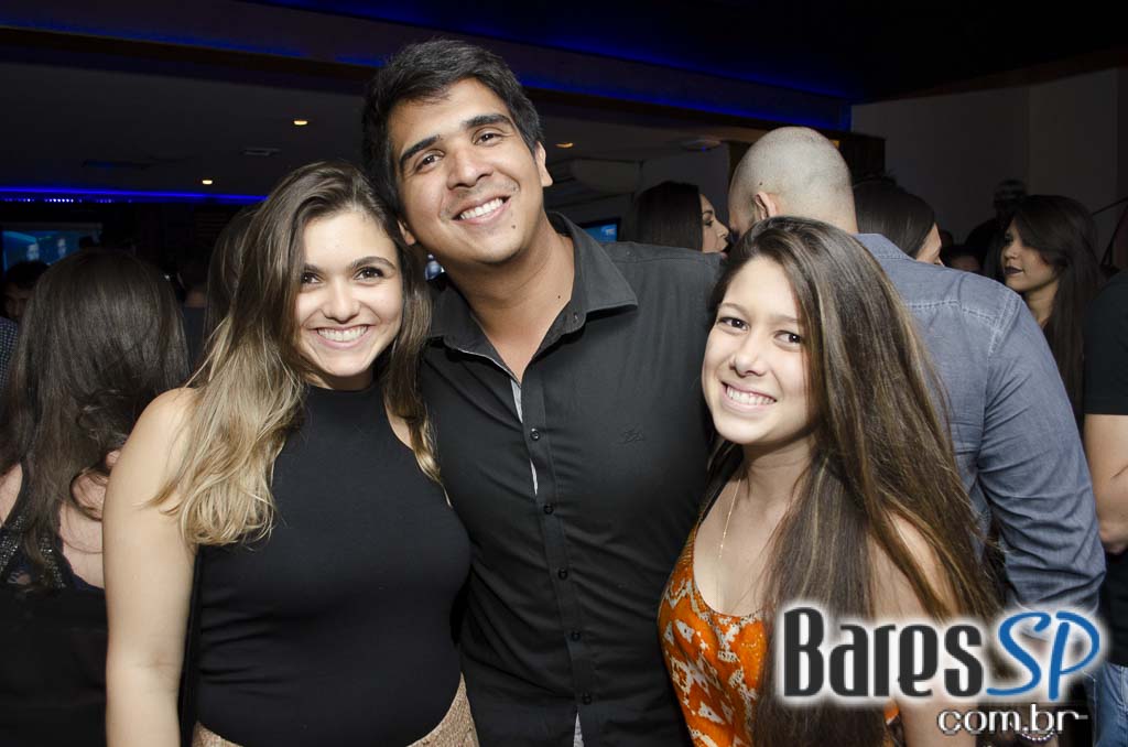 Grupo Pixote cantou sucessos no palco do Blá Bar na quinta feira Grupo Pixote cantou sucessos no palco do Blá Bar na quinta feira