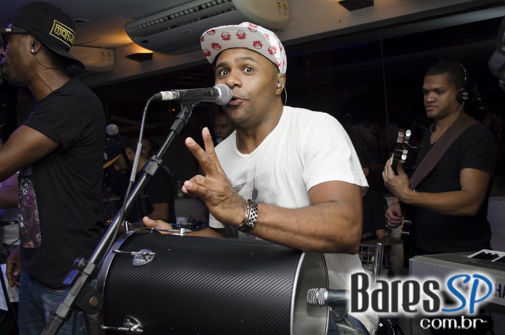 Grupo Pixote cantou sucessos no palco do Blá Bar na quinta feira Grupo Pixote cantou sucessos no palco do Blá Bar na quinta feira