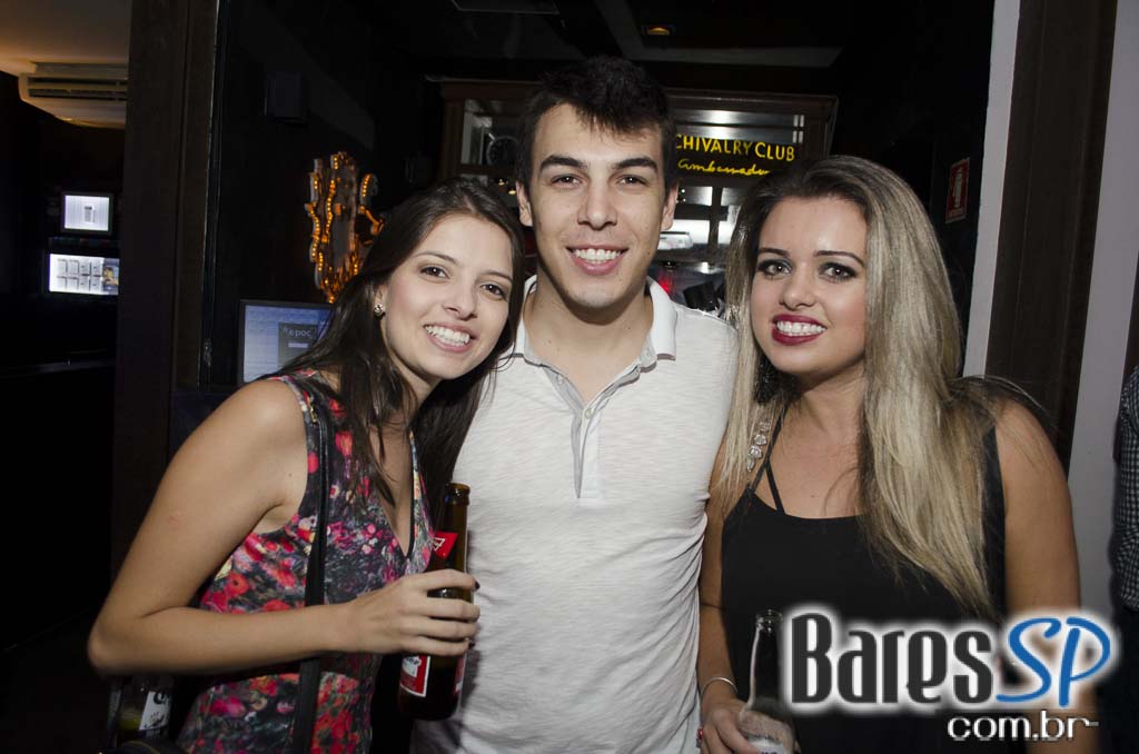 Grupo Pixote cantou sucessos no palco do Blá Bar na quinta feira Grupo Pixote cantou sucessos no palco do Blá Bar na quinta feira