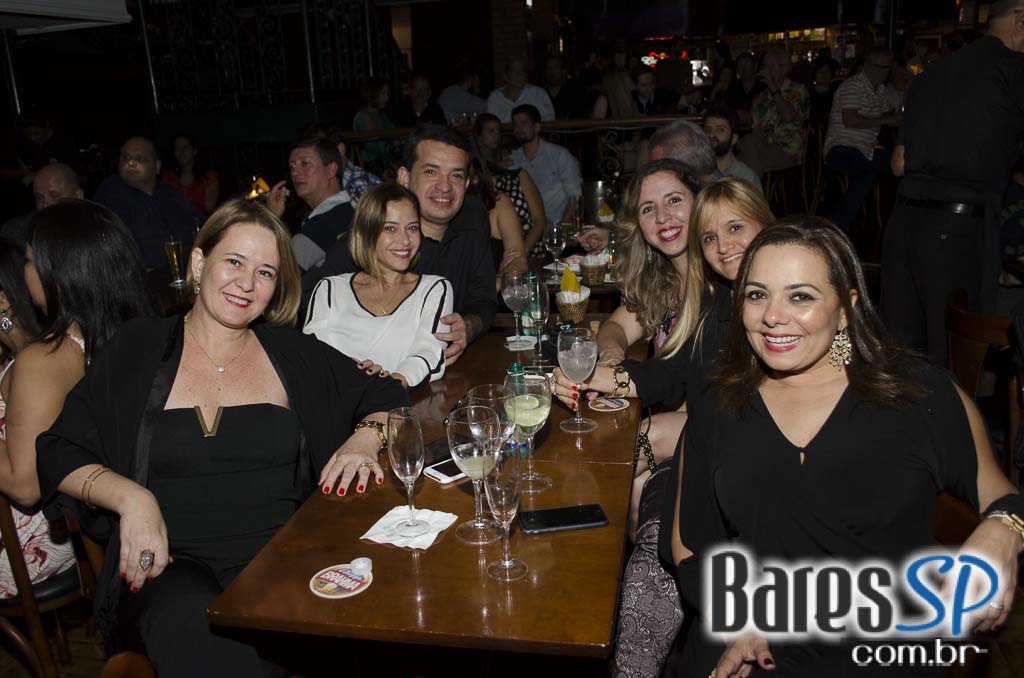 Bourbon Street apresentou repertório eclético do grupo Serial Funkers Bourbon Street apresentou repertório eclético do grupo Serial Funkers