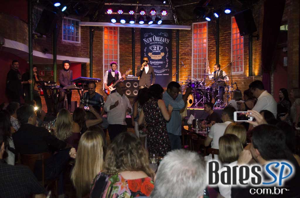 Bourbon Street apresentou repertório eclético do grupo Serial Funkers Bourbon Street apresentou repertório eclético do grupo Serial Funkers