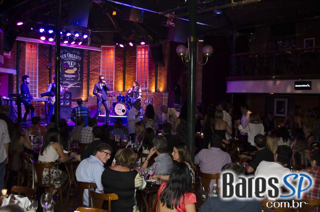 Bourbon Street apresentou repertório eclético do grupo Serial Funkers Bourbon Street apresentou repertório eclético do grupo Serial Funkers