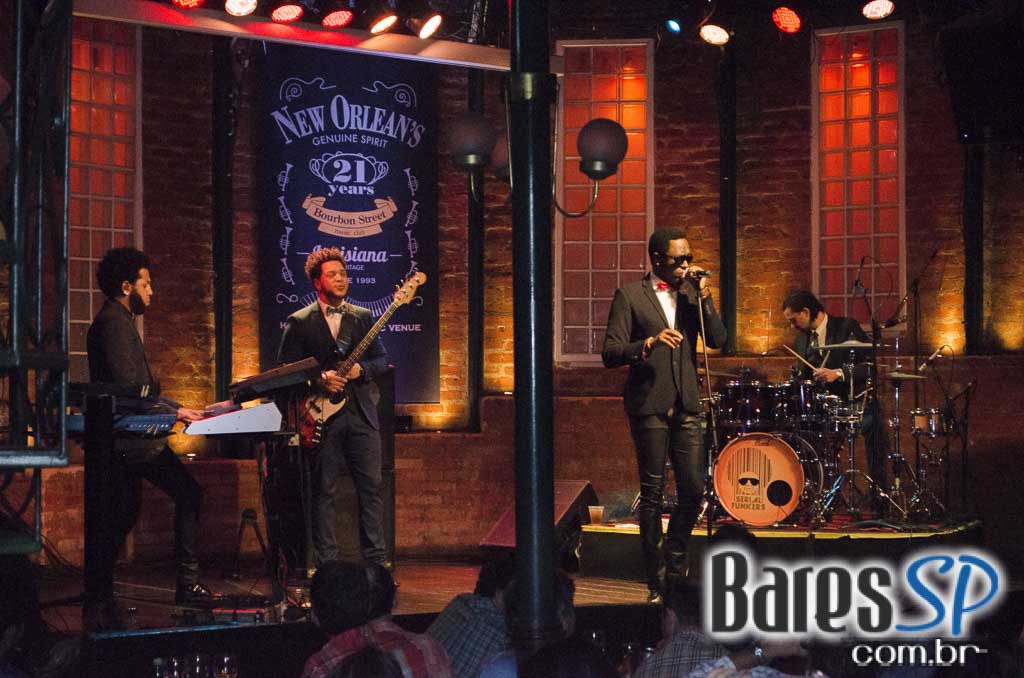 Bourbon Street apresentou repertório eclético do grupo Serial Funkers Bourbon Street apresentou repertório eclético do grupo Serial Funkers