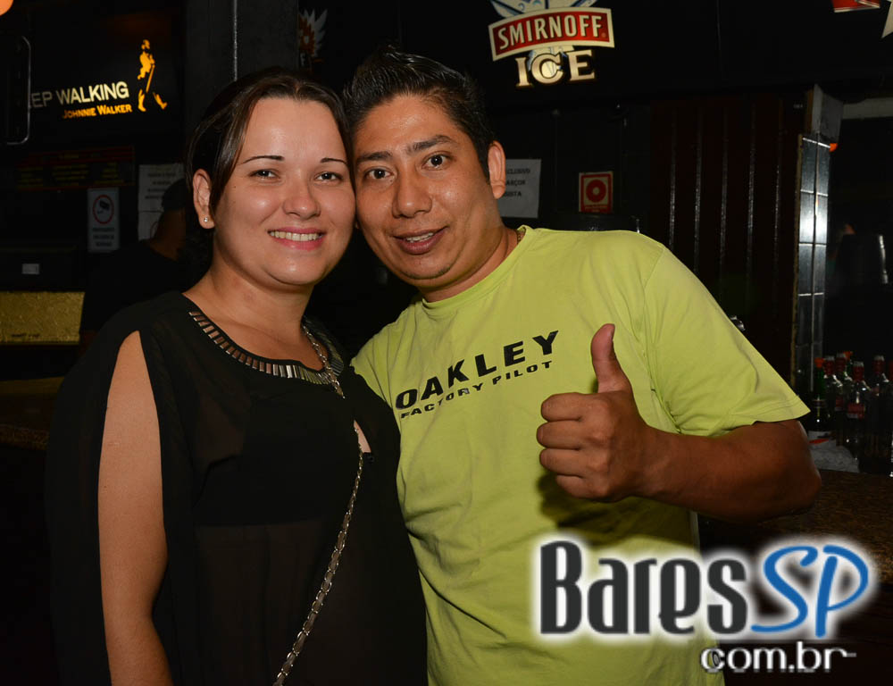 Grupos Amigos do Pagode 90 e Fonte de Sedução agitaram o Carioca Club Grupos Amigos do Pagode 90 e Fonte de Sedução agitaram o Carioca Club