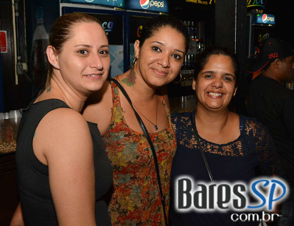 Grupos Amigos do Pagode 90 e Fonte de Sedução agitaram o Carioca Club Grupos Amigos do Pagode 90 e Fonte de Sedução agitaram o Carioca Club