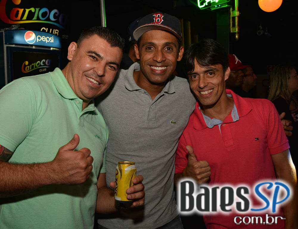 Grupos Amigos do Pagode 90 e Fonte de Sedução agitaram o Carioca Club Grupos Amigos do Pagode 90 e Fonte de Sedução agitaram o Carioca Club