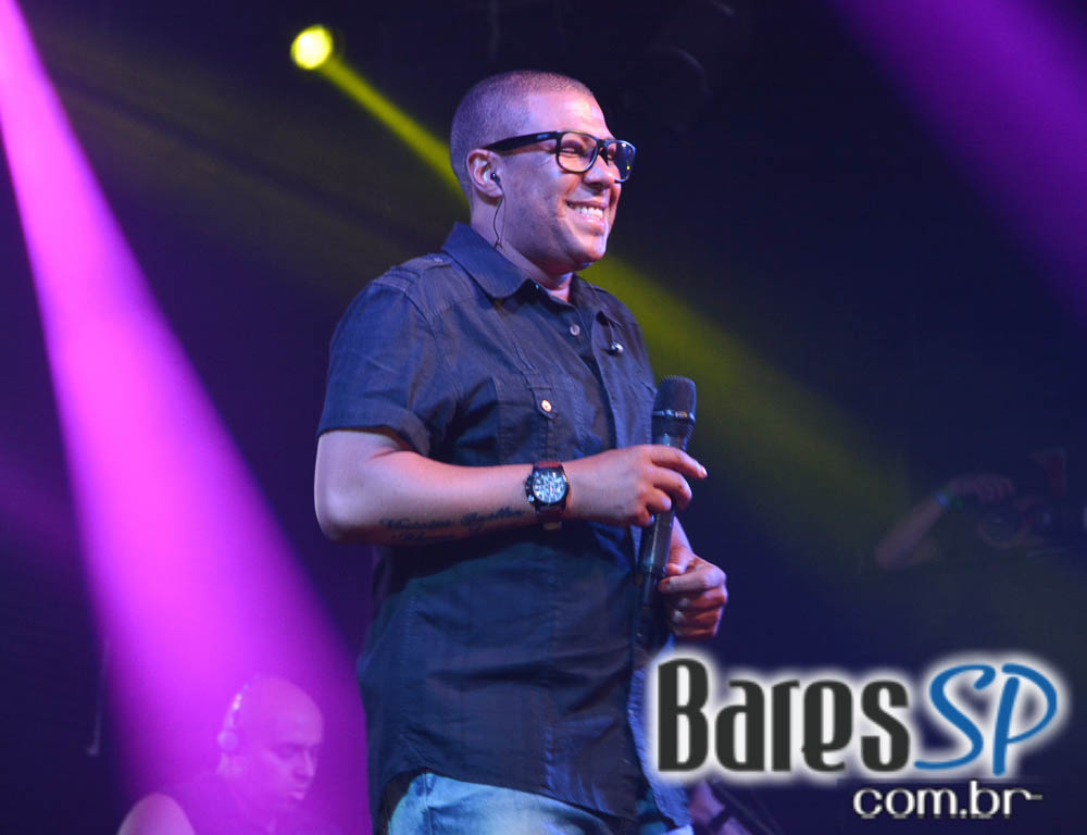 Grupos Amigos do Pagode 90 e Fonte de Sedução agitaram o Carioca Club Grupos Amigos do Pagode 90 e Fonte de Sedução agitaram o Carioca Club