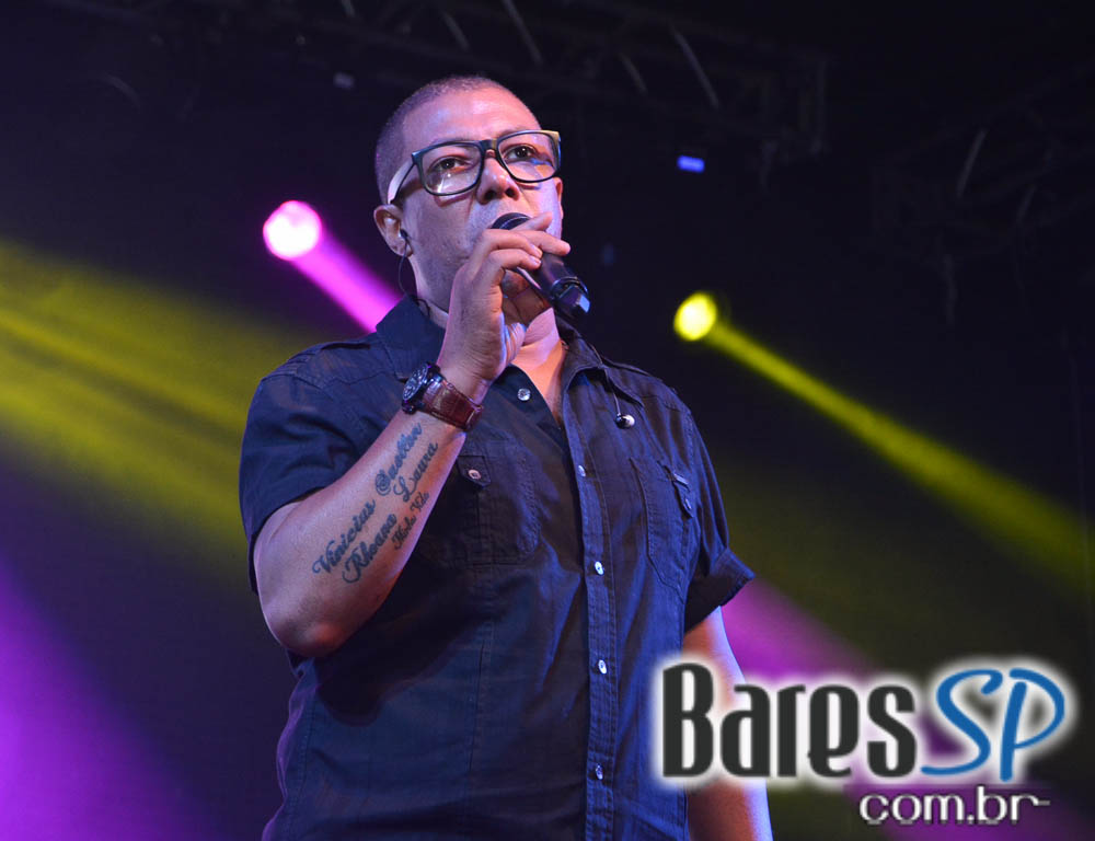 Grupos Amigos do Pagode 90 e Fonte de Sedução agitaram o Carioca Club Grupos Amigos do Pagode 90 e Fonte de Sedução agitaram o Carioca Club